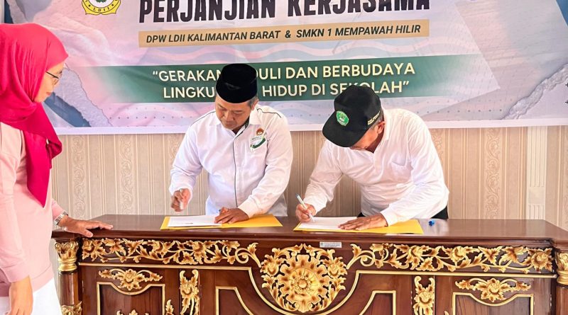 Peduli Lingkungan, LDII Kalbar Gandeng SMKN 1 Mempawah Hilir.