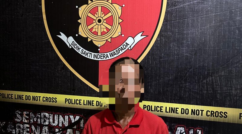 AYAH ANGKAT DIDUGA SAYAT BETIS ANAKNYA.