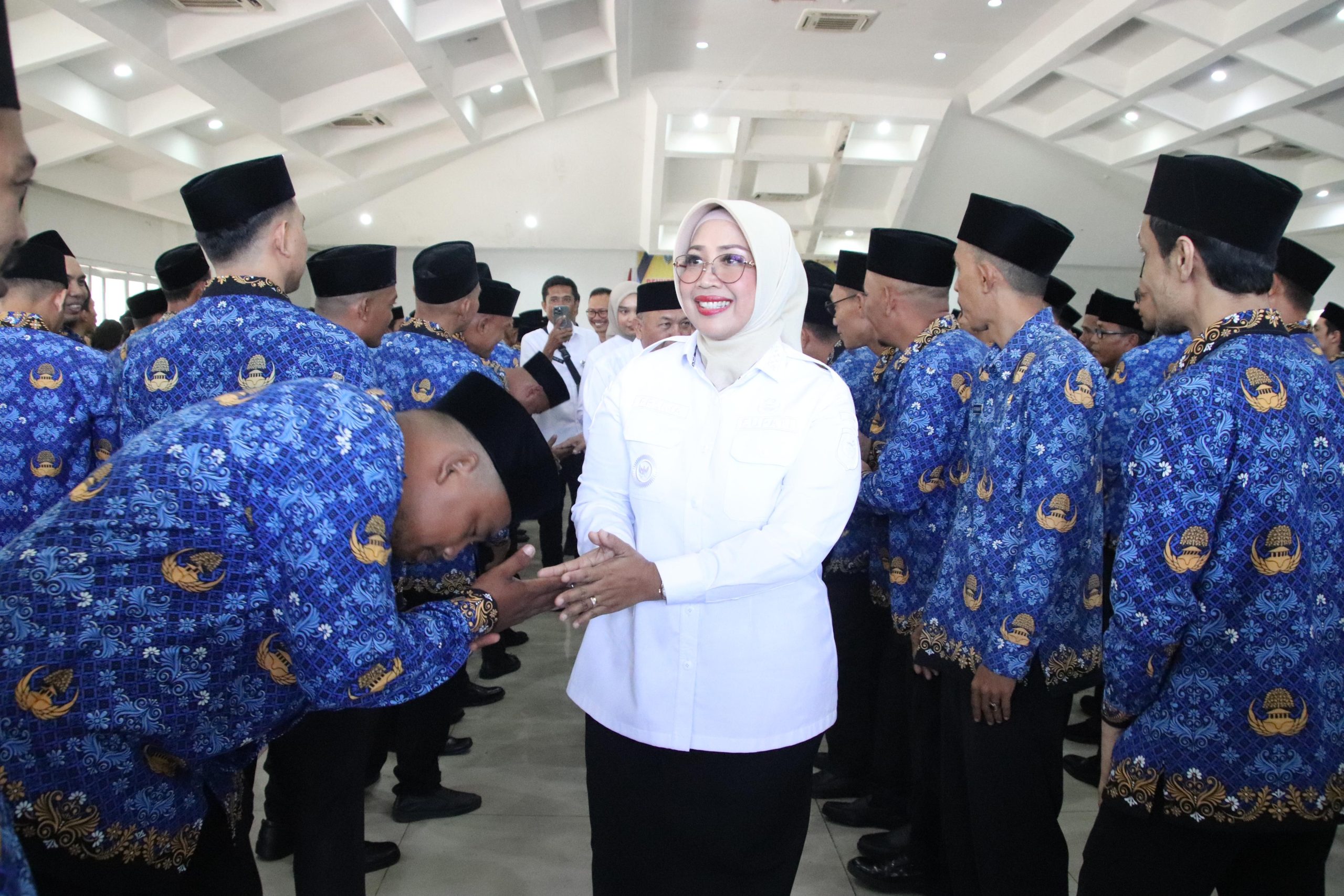 Bupati Mempawah Serahkan SK Pengangkatan kepada 662 PPPK Formasi 2024